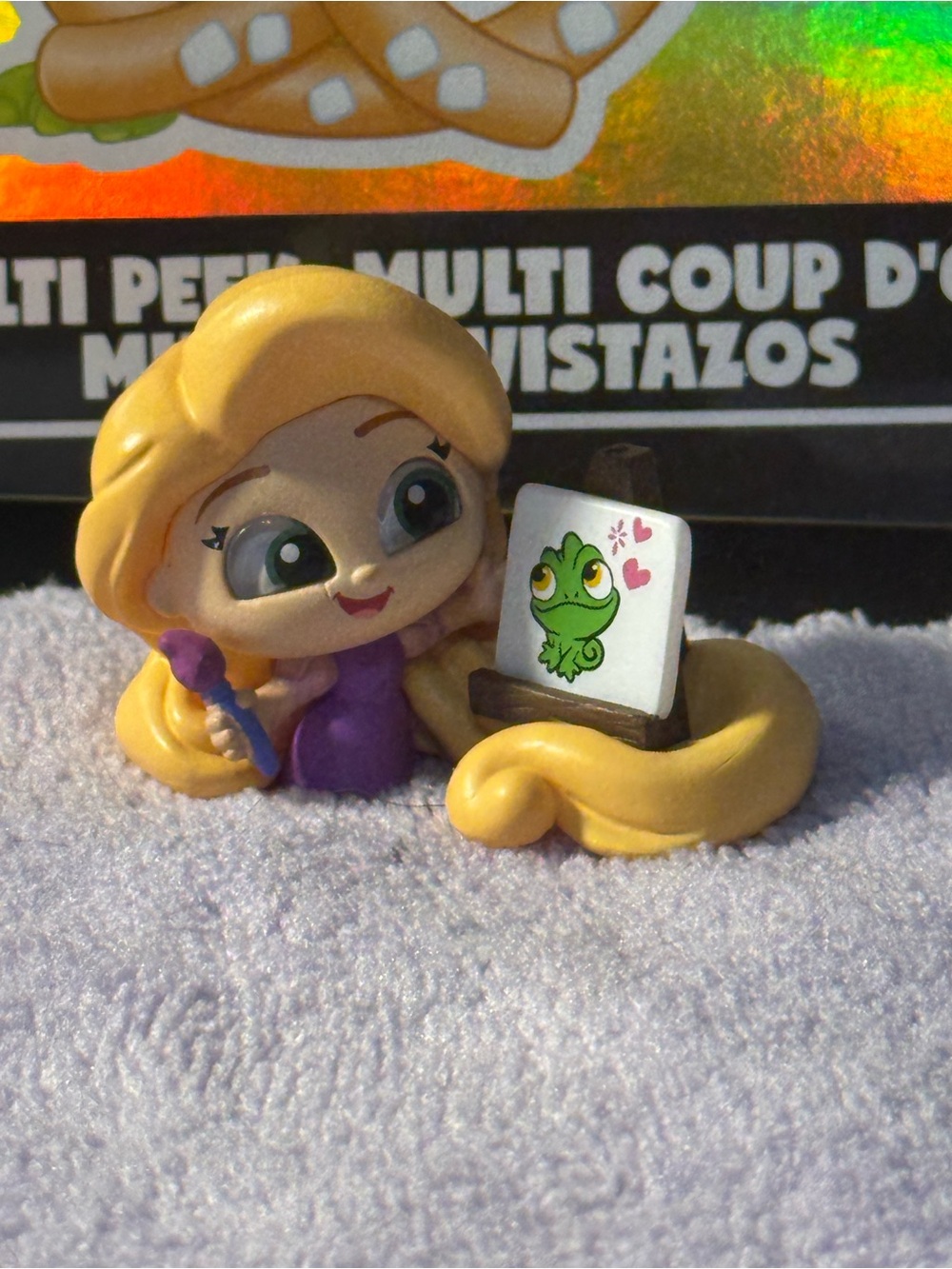 Ticket to Fun Rapunzel Mini Figure with Paint Easel -Disney doorable